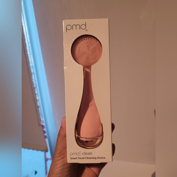 pmd Smart Facial Cleansing Device - Picture 1 of 4